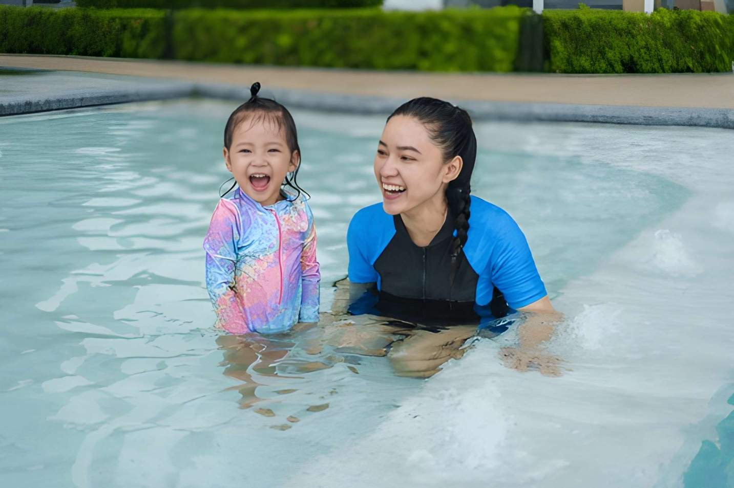 Child experiencing swimming stress relief